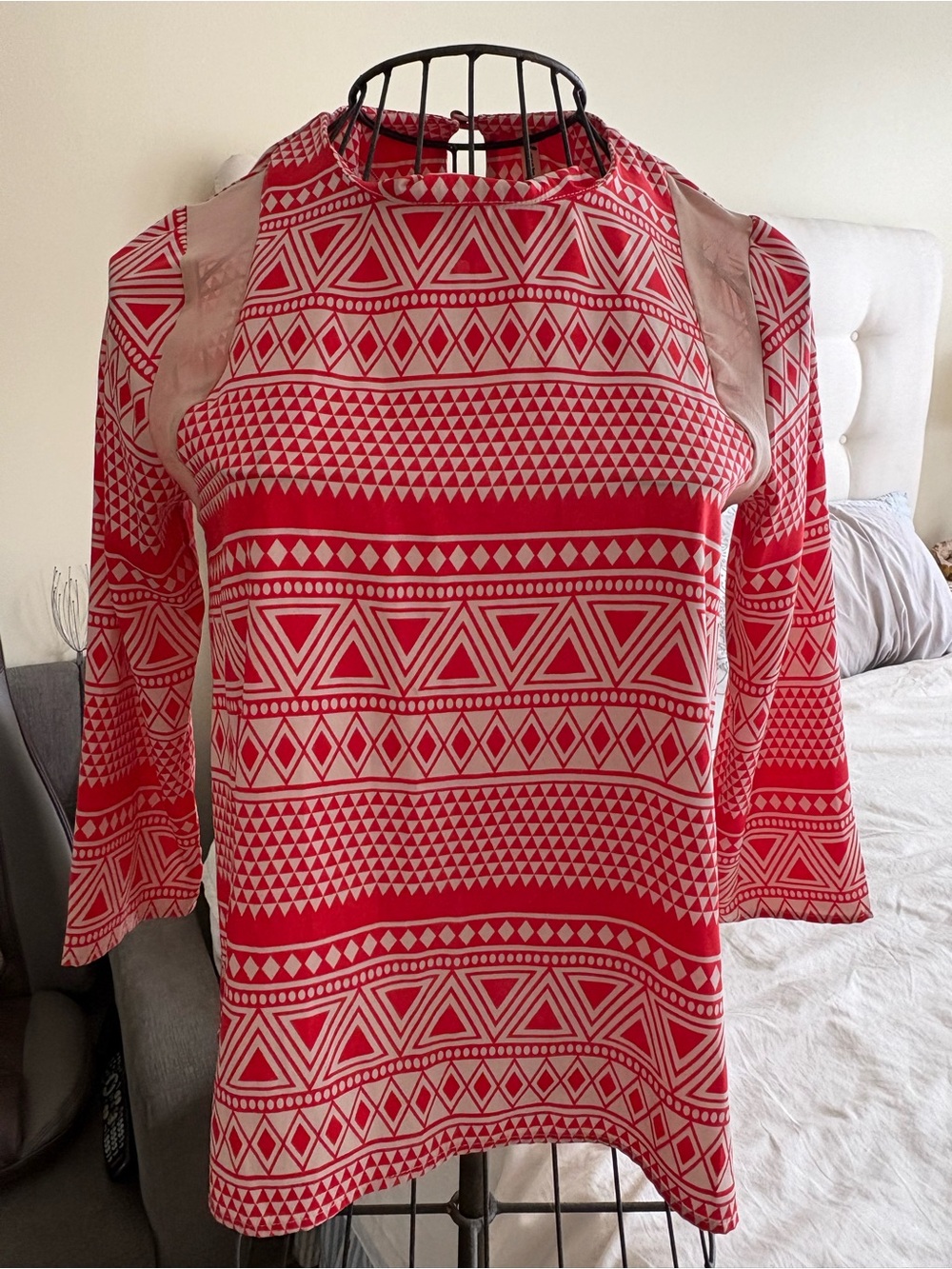 Women’s Red Geometric Print Long-Sleeve Blouse